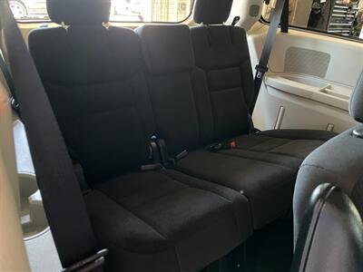 2017 Dodge Grand Caravan SE   - Photo 19 - Saint Louis, MI 48880-9800