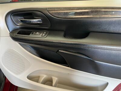 2017 Dodge Grand Caravan SE   - Photo 21 - Saint Louis, MI 48880-9800