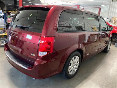 2017 Dodge Grand Caravan SE   - Photo 6 - Saint Louis, MI 48880-9800