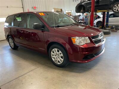 2017 Dodge Grand Caravan SE   - Photo 5 - Saint Louis, MI 48880-9800