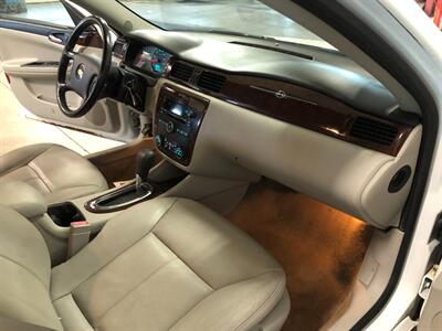 2010 Chevrolet Impala LTZ   - Photo 18 - Saint Louis, MI 48880-9800