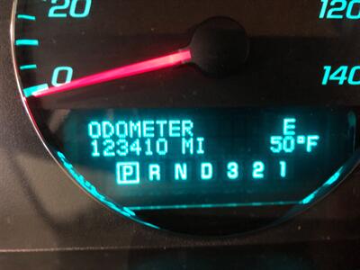 2010 Chevrolet Impala LTZ   - Photo 9 - Saint Louis, MI 48880-9800