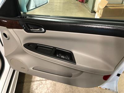 2010 Chevrolet Impala LTZ   - Photo 20 - Saint Louis, MI 48880-9800