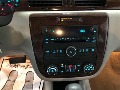 2010 Chevrolet Impala LTZ   - Photo 13 - Saint Louis, MI 48880-9800