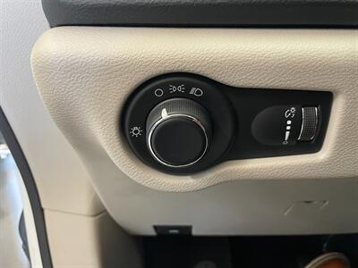2021 Chrysler Voyager L - Photo 12 - Saint Louis, MI 48880-9800