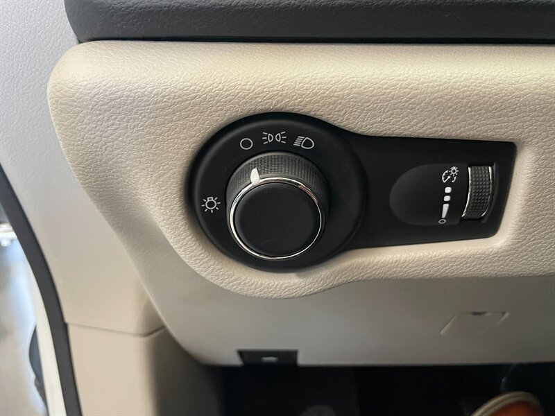 2021 Chrysler Voyager L - Photo 12 - Saint Louis, MI 48880-9800