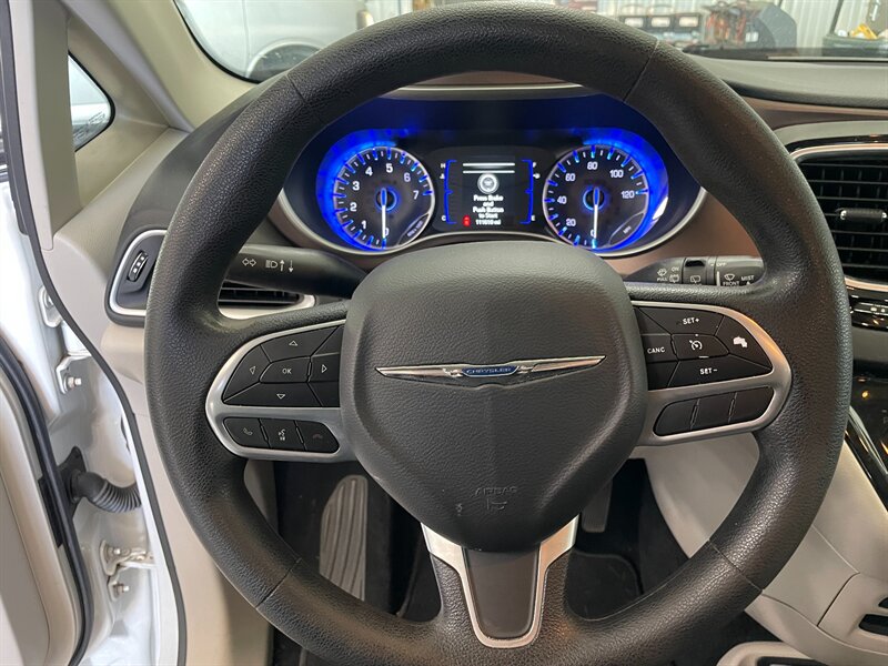 2021 Chrysler Voyager L - Photo 8 - Saint Louis, MI 48880-9800