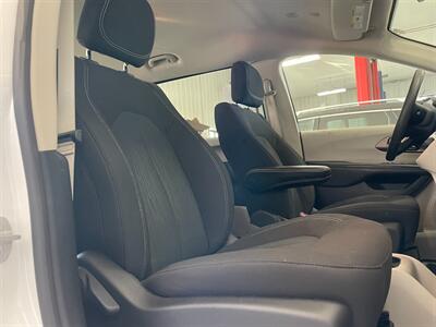 2021 Chrysler Voyager L - Photo 18 - Saint Louis, MI 48880-9800