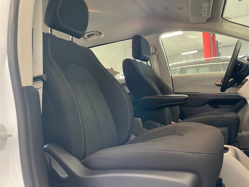 2021 Chrysler Voyager L - Photo 18 - Saint Louis, MI 48880-9800