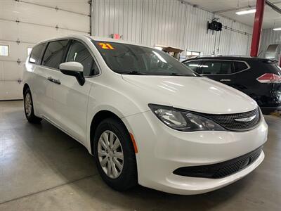 2021 Chrysler Voyager L - Photo 4 - Saint Louis, MI 48880-9800