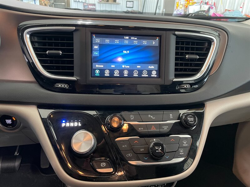 2021 Chrysler Voyager L - Photo 14 - Saint Louis, MI 48880-9800
