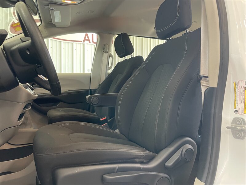 2021 Chrysler Voyager L - Photo 16 - Saint Louis, MI 48880-9800