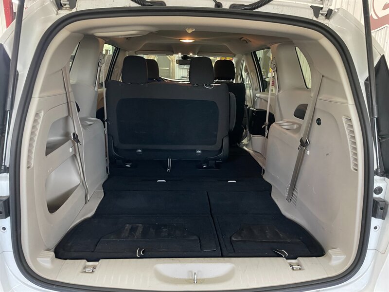 2021 Chrysler Voyager L - Photo 25 - Saint Louis, MI 48880-9800