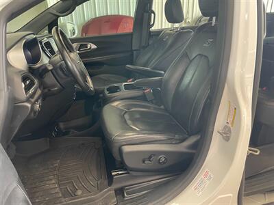 2018 Chrysler Pacifica Touring L Plus   - Photo 18 - Saint Louis, MI 48880-9800