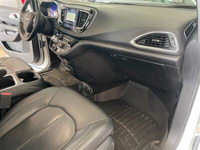 2018 Chrysler Pacifica Touring L Plus   - Photo 27 - Saint Louis, MI 48880-9800