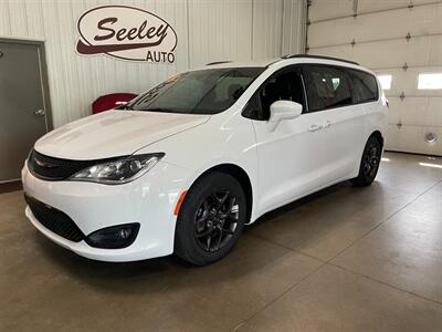 2018 Chrysler Pacifica Touring L Plus   - Photo 2 - Saint Louis, MI 48880-9800