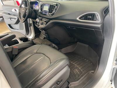 2018 Chrysler Pacifica Touring L Plus   - Photo 24 - Saint Louis, MI 48880-9800