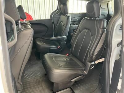 2018 Chrysler Pacifica Touring L Plus   - Photo 19 - Saint Louis, MI 48880-9800