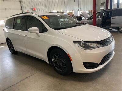 2018 Chrysler Pacifica Touring L Plus   - Photo 5 - Saint Louis, MI 48880-9800