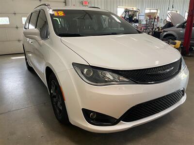 2018 Chrysler Pacifica Touring L Plus   - Photo 4 - Saint Louis, MI 48880-9800