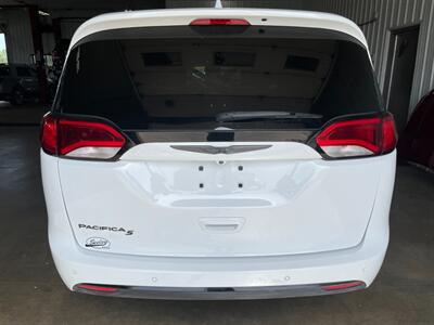 2018 Chrysler Pacifica Touring L Plus   - Photo 32 - Saint Louis, MI 48880-9800