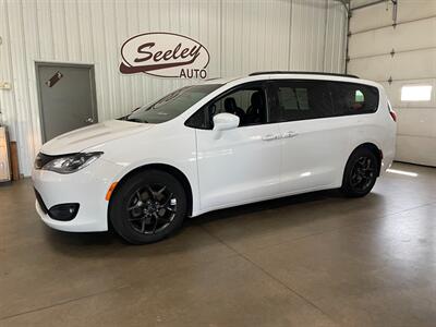 2018 Chrysler Pacifica Touring L Plus   - Photo 1 - Saint Louis, MI 48880-9800