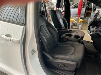 2018 Chrysler Pacifica Touring L Plus   - Photo 21 - Saint Louis, MI 48880-9800