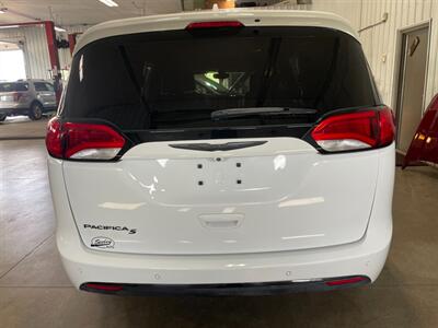 2018 Chrysler Pacifica Touring L Plus   - Photo 7 - Saint Louis, MI 48880-9800