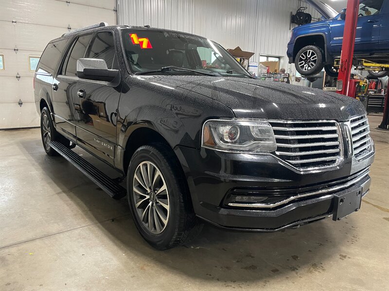 2017 Lincoln Navigator L Select - Photo 4 - Saint Louis, MI 48880-9800