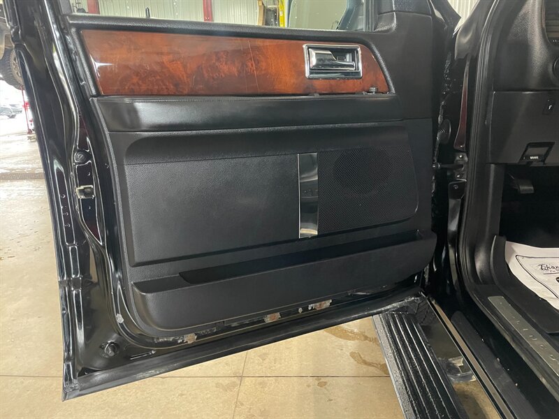 2017 Lincoln Navigator L Select - Photo 25 - Saint Louis, MI 48880-9800