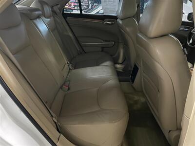 2012 Chrysler 300 Limited   - Photo 21 - Saint Louis, MI 48880-9800