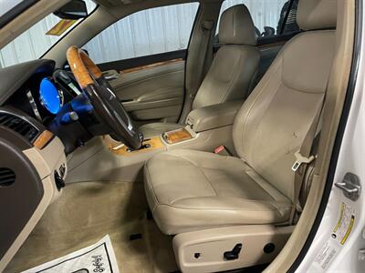 2012 Chrysler 300 Limited   - Photo 16 - Saint Louis, MI 48880-9800