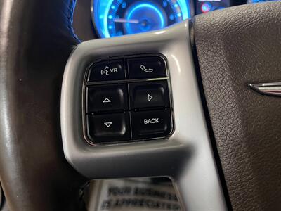 2012 Chrysler 300 Limited   - Photo 11 - Saint Louis, MI 48880-9800