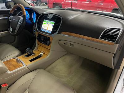 2012 Chrysler 300 Limited   - Photo 19 - Saint Louis, MI 48880-9800