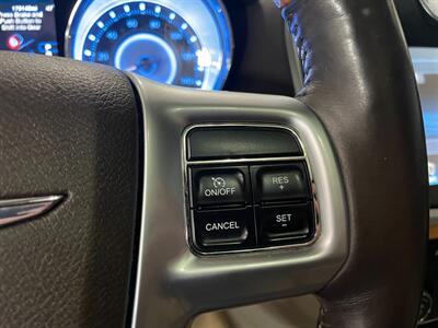 2012 Chrysler 300 Limited   - Photo 12 - Saint Louis, MI 48880-9800