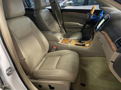 2012 Chrysler 300 Limited   - Photo 18 - Saint Louis, MI 48880-9800