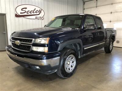 2006 Chevrolet Silverado 1500 Work Truck   - Photo 2 - Saint Louis, MI 48880-9800