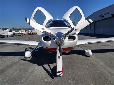 2005 Cirrus SR22 - GTS   - Photo 13 - Santa Monica, CA 90405