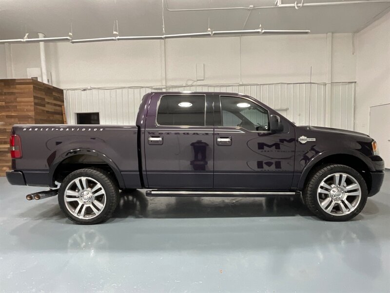 2007 Ford F-150 Harley-Davidson Crew Cab 4X4 / 5.4L V8/1-OWNER  / Leather / Sunroof / Navigation / ZERO RUST - Photo 4 - Gladstone, OR 97027