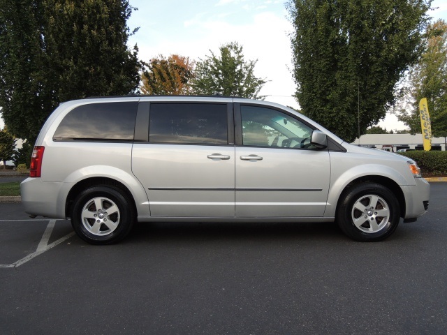 2010 Dodge Grand Caravan SXT / Power Sliding Doors / STOW & GO / New Tires   - Photo 4 - Portland, OR 97217