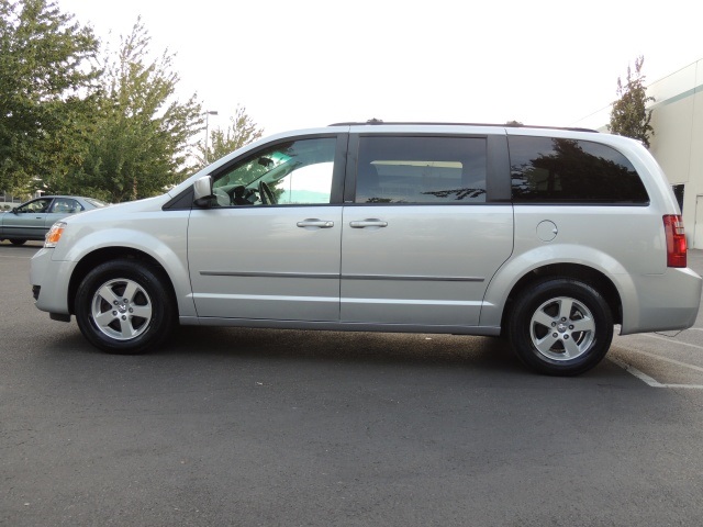 2010 Dodge Grand Caravan SXT / Power Sliding Doors / STOW & GO / New Tires   - Photo 3 - Portland, OR 97217