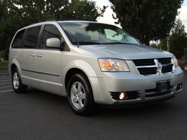 2010 Dodge Grand Caravan SXT / Power Sliding Doors / STOW & GO / New Tires   - Photo 2 - Portland, OR 97217