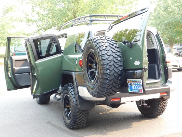 2012 Toyota FJ Cruiser Sport Utility / 4X4 / NEW WHEELS & TIRES / LIFTED   - Photo 26 - Portland, OR 97217