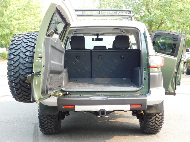 2012 Toyota FJ Cruiser Sport Utility / 4X4 / NEW WHEELS & TIRES / LIFTED   - Photo 19 - Portland, OR 97217