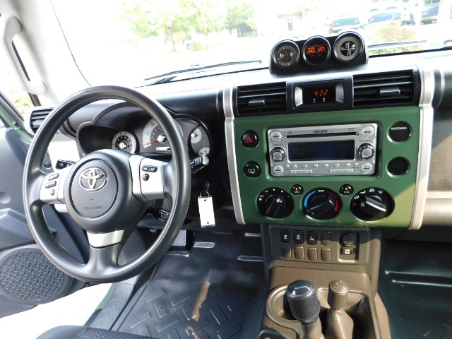 2012 Toyota FJ Cruiser Sport Utility / 4X4 / NEW WHEELS & TIRES / LIFTED   - Photo 17 - Portland, OR 97217