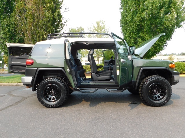 2012 Toyota FJ Cruiser Sport Utility / 4X4 / NEW WHEELS & TIRES / LIFTED   - Photo 24 - Portland, OR 97217