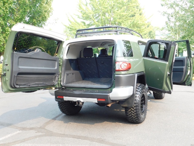 2012 Toyota FJ Cruiser Sport Utility / 4X4 / NEW WHEELS & TIRES / LIFTED   - Photo 27 - Portland, OR 97217