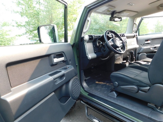 2012 Toyota FJ Cruiser Sport Utility / 4X4 / NEW WHEELS & TIRES / LIFTED   - Photo 12 - Portland, OR 97217