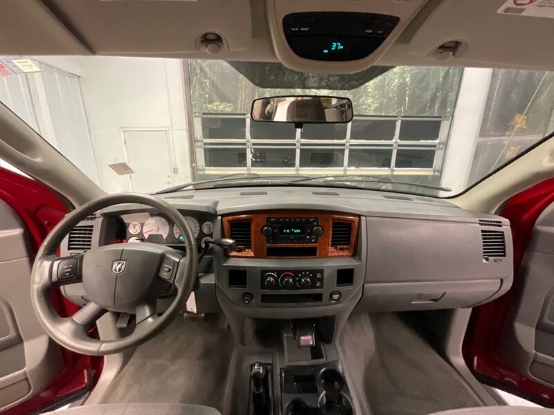 2006 Dodge Ram 2500 SLT 4X4 / 5.9L DIESEL /LIFTED w. NEW WHEELS &TIRES  / LOCAL TRUCK / RUST FREE / LIFTED w. NEW 35 " MUD TIRES & 20 " WHEELS / ONLY 129,000 MILES - Photo 33 - Gladstone, OR 97027