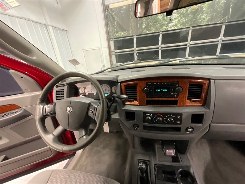 2006 Dodge Ram 2500 SLT 4X4 / 5.9L DIESEL /LIFTED w. NEW WHEELS &TIRES  / LOCAL TRUCK / RUST FREE / LIFTED w. NEW 35 " MUD TIRES & 20 " WHEELS / ONLY 129,000 MILES - Photo 19 - Gladstone, OR 97027